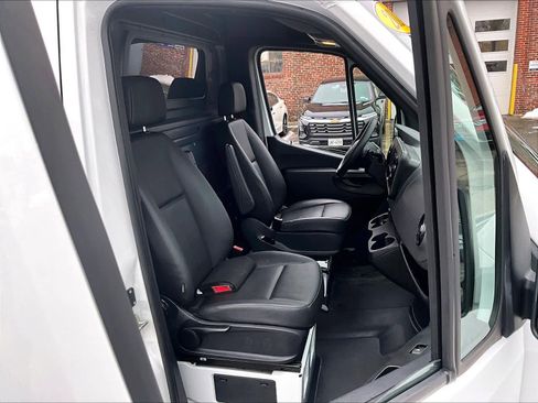 Used 2024 Mercedes-Benz Sprinter 2500 image 11