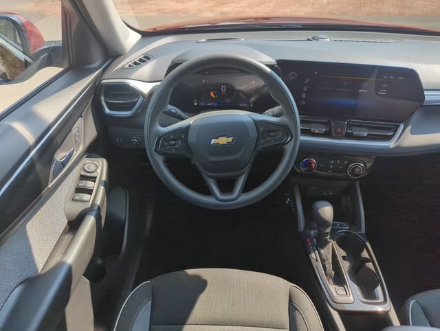 Used 2025 Chevrolet TrailBlazer LT AWD/4WD image 33