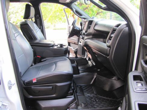 Used 2023 RAM 2500 Tradesman w/ Chrome Appearance Group image 21