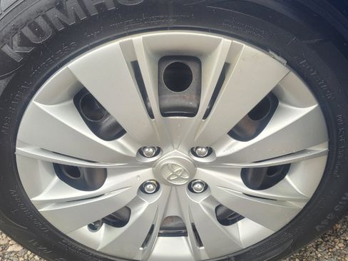 Used 2014 Toyota Yaris LE image 34