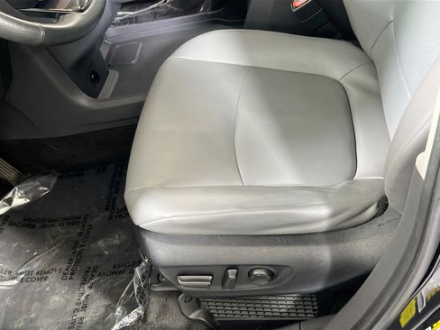 Used 2023 Toyota Sienna XLE image 19