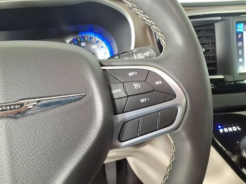 Used 2023 Chrysler Voyager LX FWD image 16