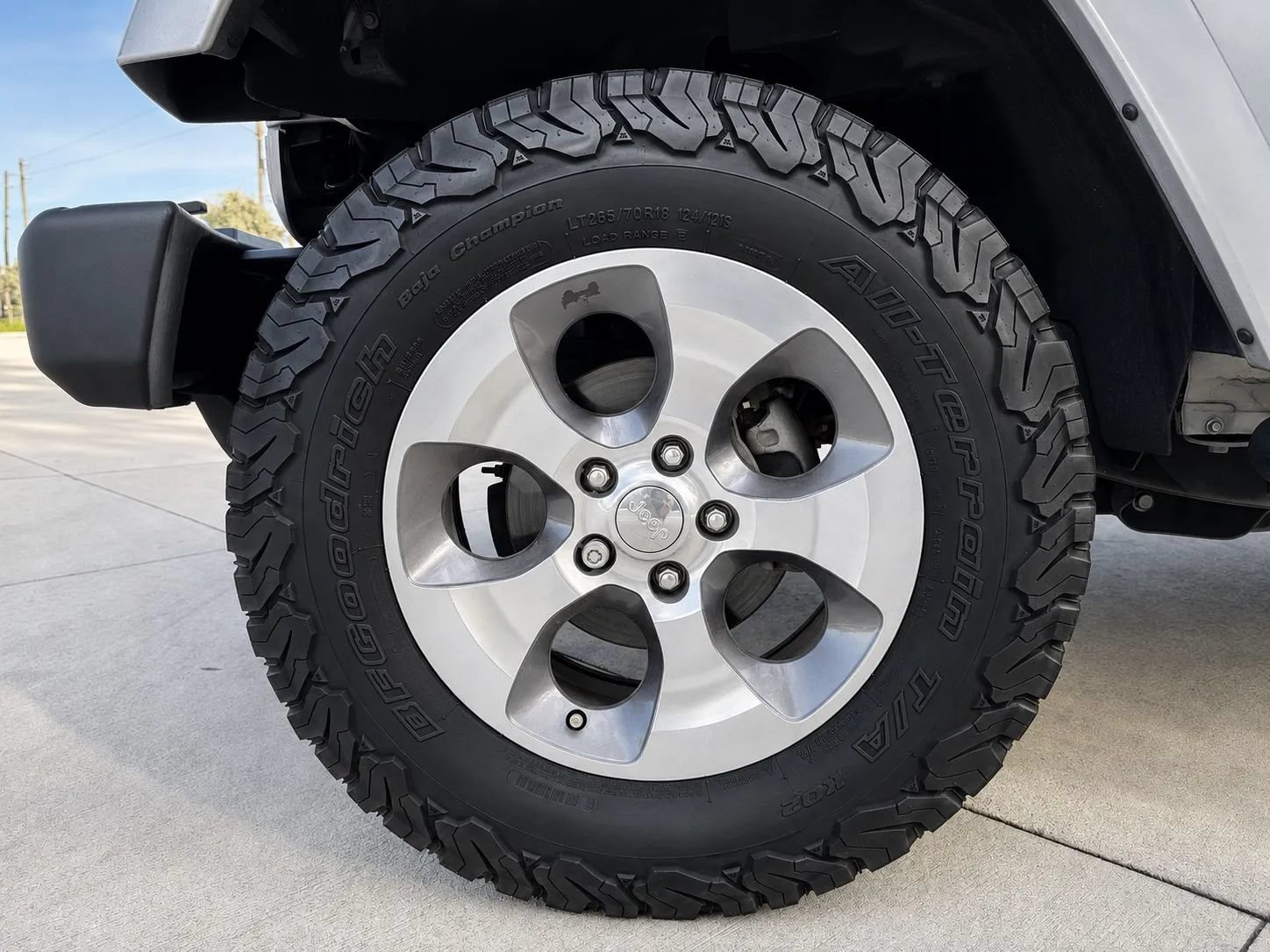 Used 2016 Jeep Wrangler Unlimited Sahara w/ Mopar Chrome Edition Group AWD/4WD image 7
