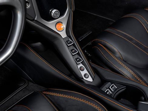 Used 2025 McLaren 750S Spider image 50
