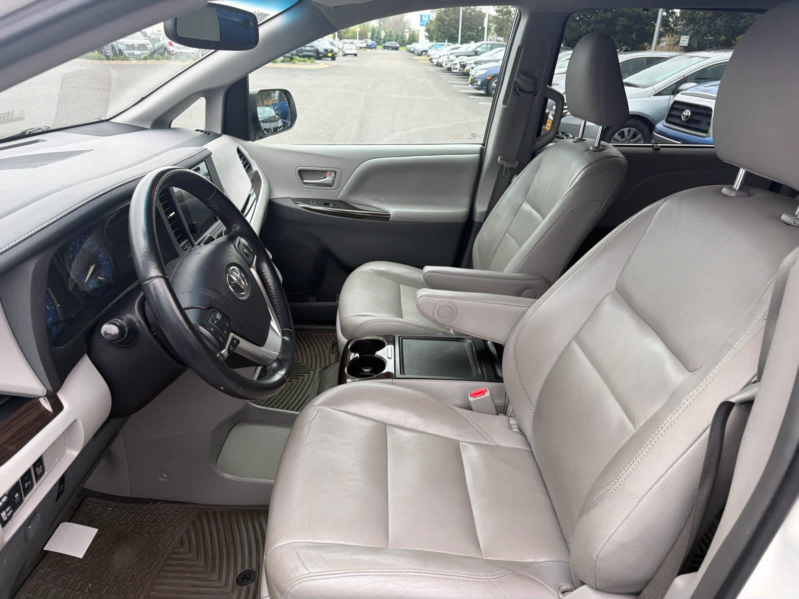 Used 2015 Toyota Sienna XLE Premium AWD/4WD image 24
