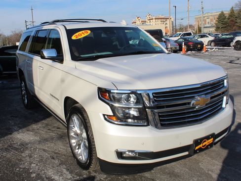 Used 2019 Chevrolet Suburban Premier w/ Premier Plus Edition image 4