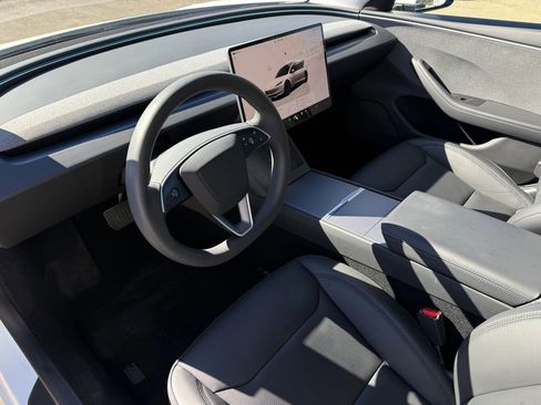 Used 2024 Tesla Model 3 Standard Range image 11