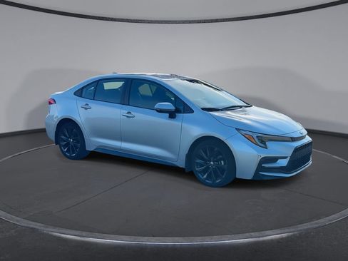Used 2024 Toyota Corolla SE FWD image 2