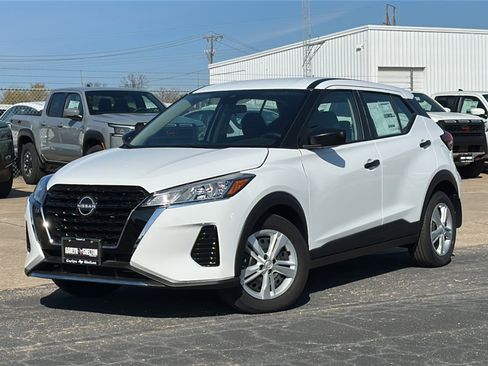 New 2025 Nissan Kicks Play S image 2