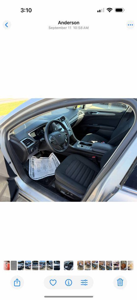 Used 2018 Ford Fusion SE w/ Fusion SE Technology Package FWD image 2