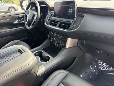 Used 2024 Chevrolet Suburban LT image 27