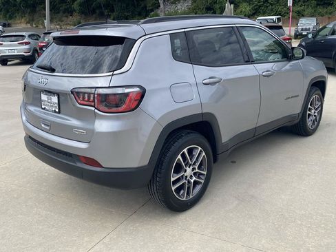 Used 2017 Jeep Compass Latitude w/ Popular Equipment Group AWD/4WD image 6