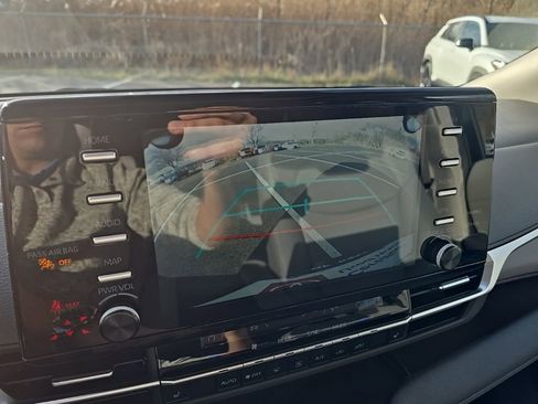 Certified 2024 Toyota Sienna XLE image 21