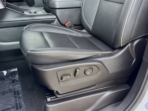 Used 2023 Chevrolet Suburban Premier image 20