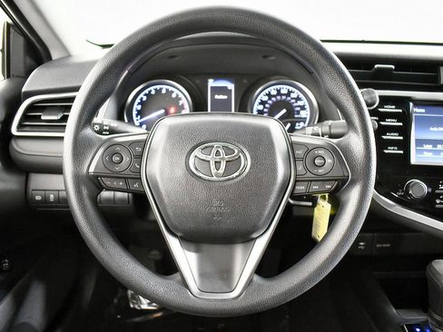 Used 2018 Toyota Camry LE image 31