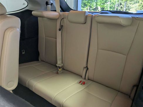 Used 2023 Toyota Highlander XLE FWD image 23