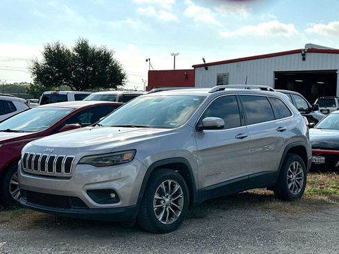 Used 2019 Jeep Cherokee Latitude Plus FWD image 4