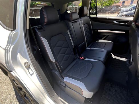 Used 2024 Volkswagen Atlas Peak Edition SEL image 26