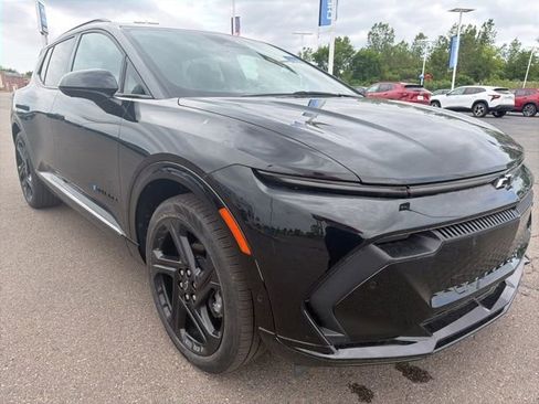 Used 2024 Chevrolet Equinox EV RS FWD image 3