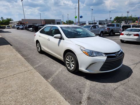 Used 2015 Toyota Camry LE FWD image 7
