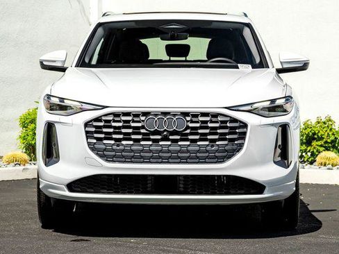 Certified 2025 Audi Q5 Premium w/ Convenience Package AWD/4WD image 3