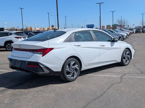 Certified 2025 Hyundai Elantra Limited image 5