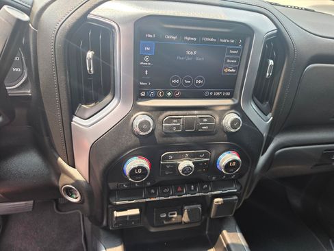 Used 2021 GMC Sierra 1500 SLT w/ SLT Premium Package RWD image 17