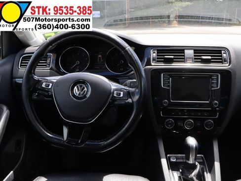 Used 2017 Volkswagen Jetta SEL FWD image 17