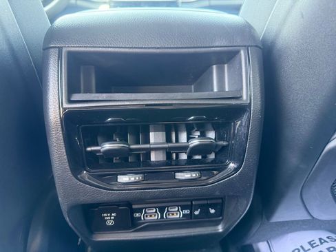 Used 2023 Jeep Grand Cherokee Limited AWD/4WD image 38