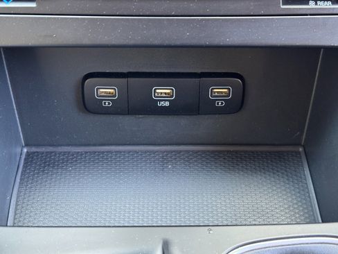 Used 2023 Kia Carnival LX FWD image 26