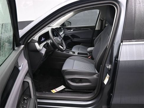 New 2026 Volkswagen Tiguan SE image 9