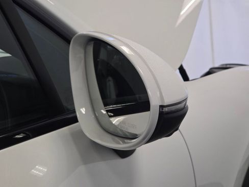 Certified 2025 Porsche Cayenne Coupe image 32