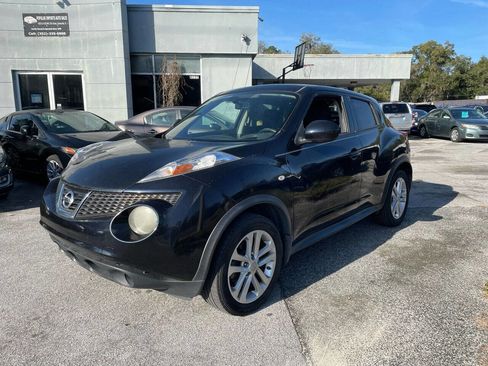 Used 2011 Nissan Juke SV image 2