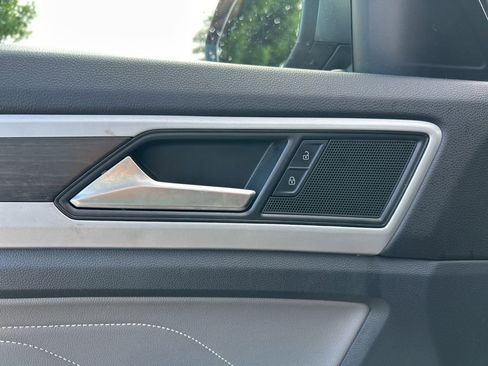 Used 2022 Volkswagen Atlas SE w/ Panoramic Sunroof Package image 12