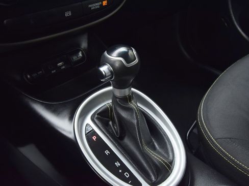 Used 2016 Kia Soul + image 19