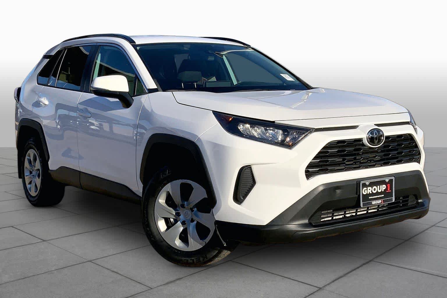 Used 2021 Toyota RAV4 LE FWD image 3