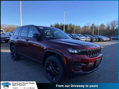 New 2025 Jeep Grand Cherokee Laredo image 1