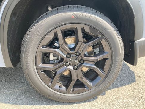 New 2025 Honda Pilot Touring image 10