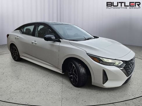 Used 2024 Nissan Sentra SR w/ SR Premium Package image 3