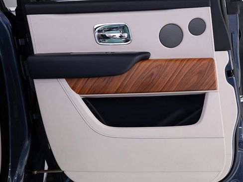 Certified 2020 Rolls-Royce Cullinan image 23