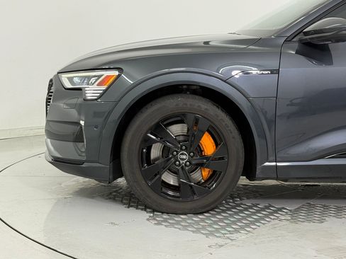 Used 2022 Audi e-tron Premium w/ Convenience Plus Package image 12