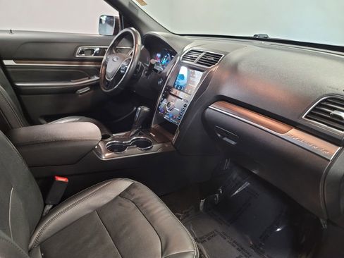 Used 2017 Ford Explorer Limited image 24