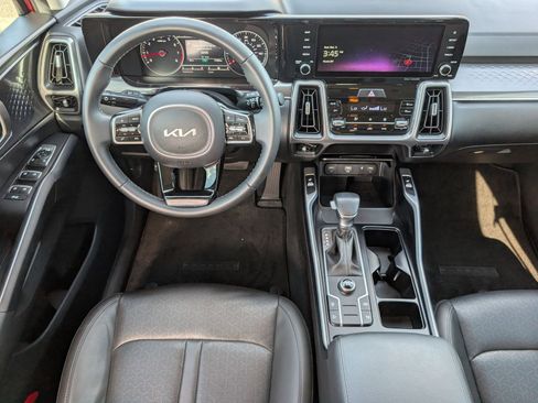 Used 2023 Kia Sorento S image 6