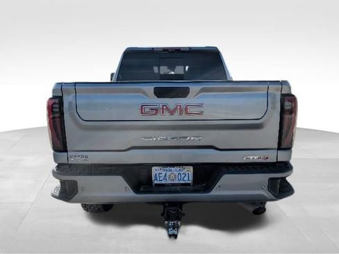 Used 2024 GMC Sierra 2500 AT4 w/ Technology Package AWD/4WD image 4