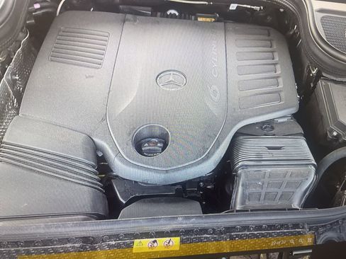 Used 2025 Mercedes-Benz GLS 450 4MATIC w/ AMG Line Exterior image 17