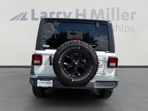 Used 2022 Jeep Wrangler Sport AWD/4WD image 4