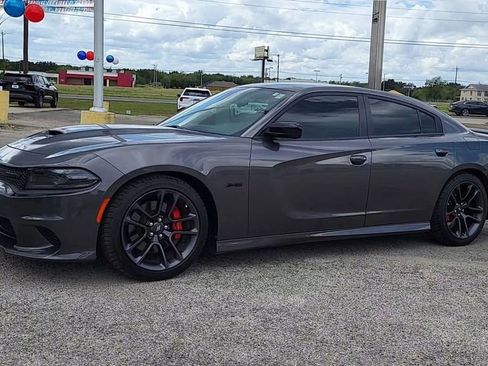 Used 2023 Dodge Charger R/T w/ Performance Handling Group image 4