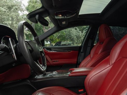Used 2018 Maserati Quattroporte S GranSport image 18