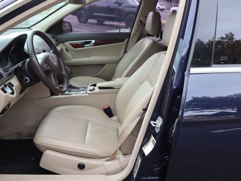 Used 2011 Mercedes-Benz C 300 4MATIC Sedan image 19