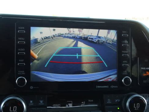 Certified 2022 Toyota Highlander XLE image 28